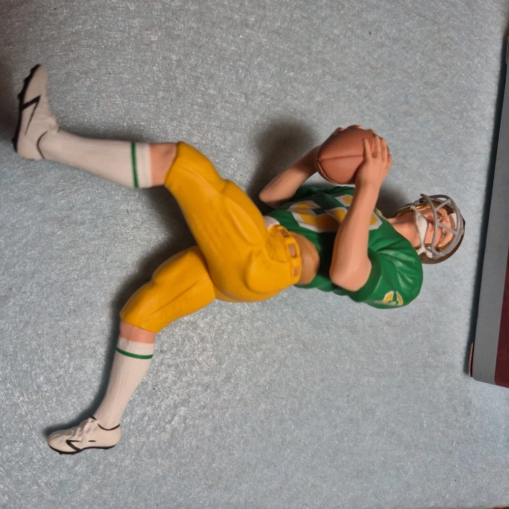 Hallmark Keepsake Ornament 1998 Joe Montana Notre Dame Football QXI6843